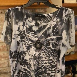 Lightweight dress with chiffon short sleeves